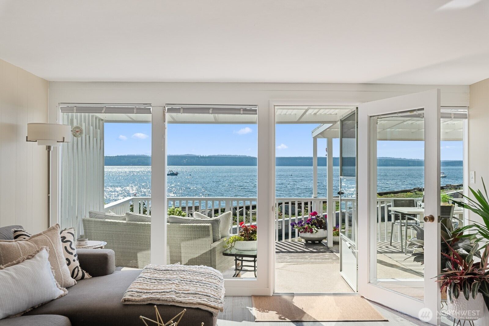 Property Photo: 1353 Bythesea Way WA 98282