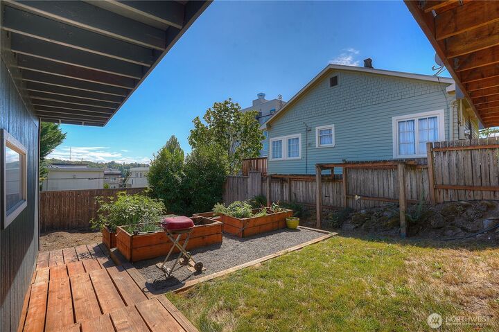 Property Photo: 4040 32nd Avenue SW WA 98126