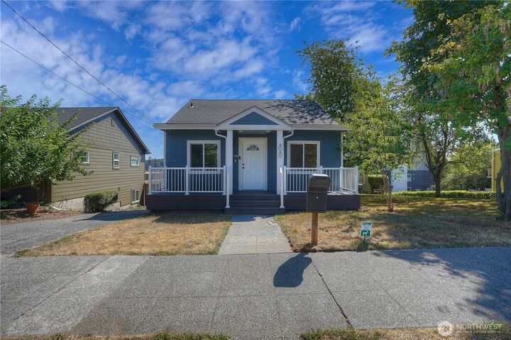 Property Photo: 4040 32nd Avenue SW WA 98126