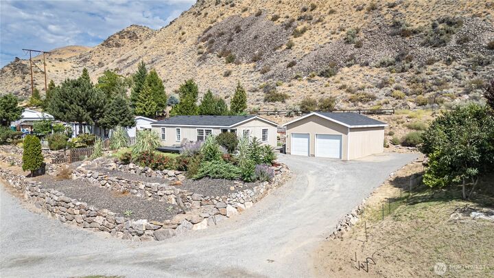 Property Photo:  4029  40th Circle NE  WA 98802