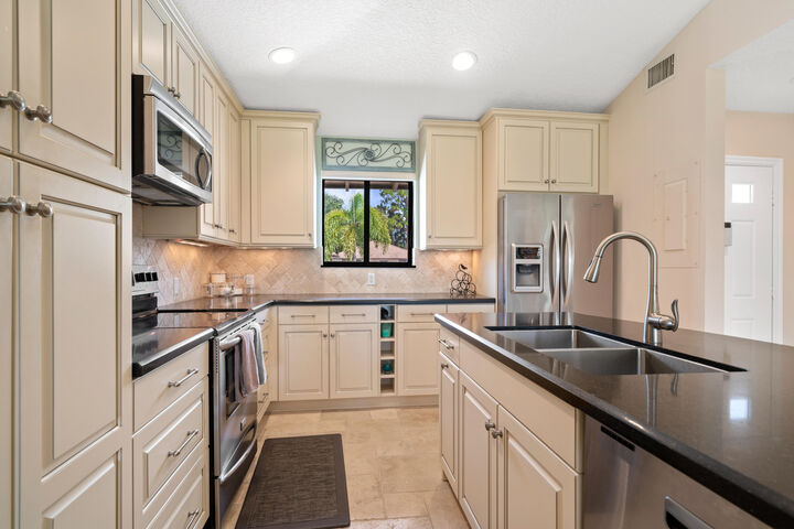 Property Photo: 711 Club Drive FL 33418