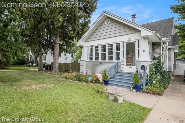 Property Photo: 140 E Lawrence Avenue MI 48073