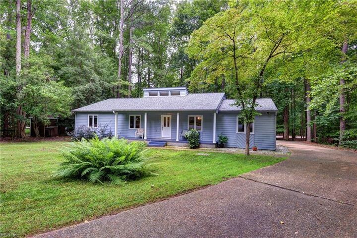 Property Photo:  105 Daingerfield Rd  VA 23185 