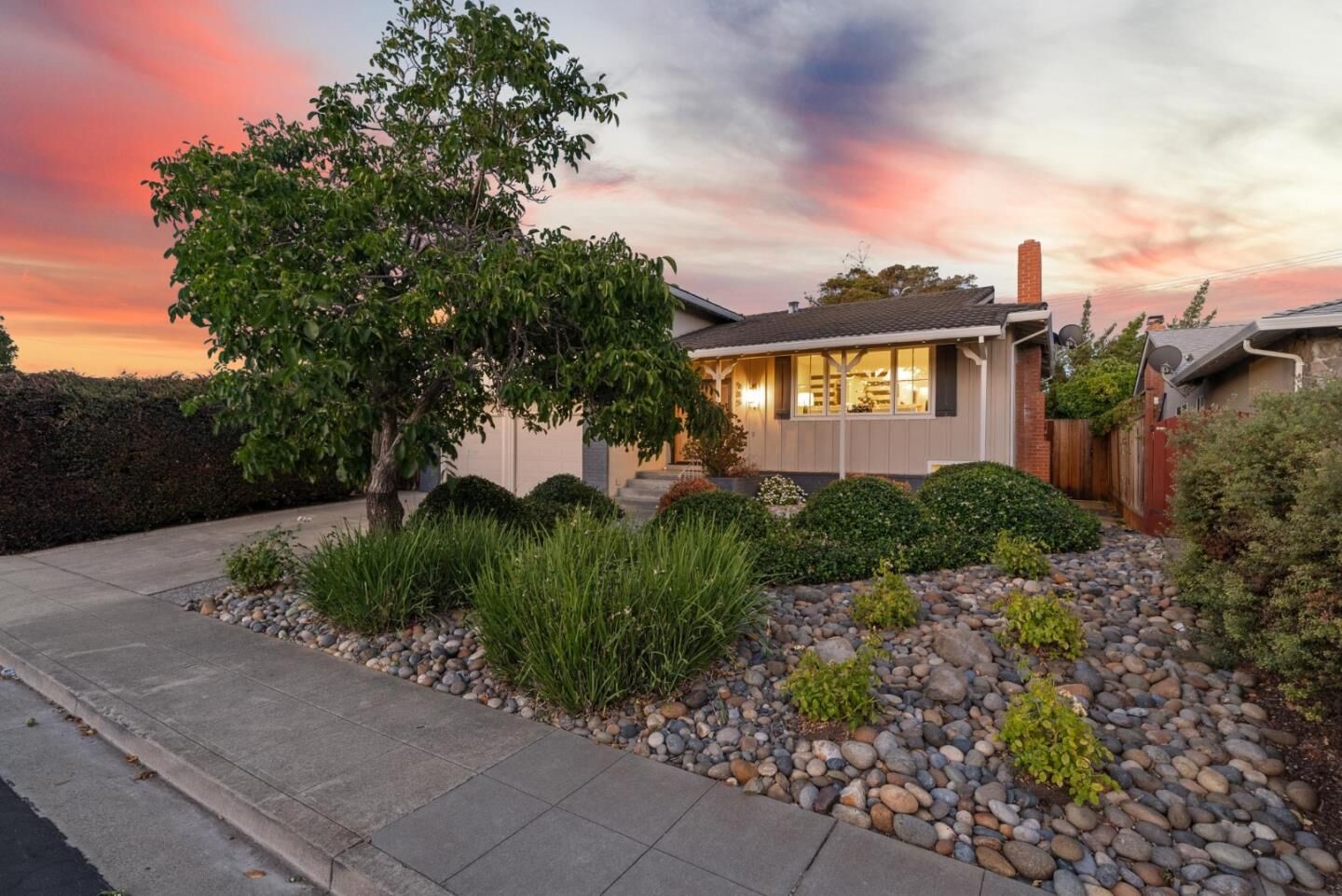 Property Photo:  985 Capitola Way  CA 95051 