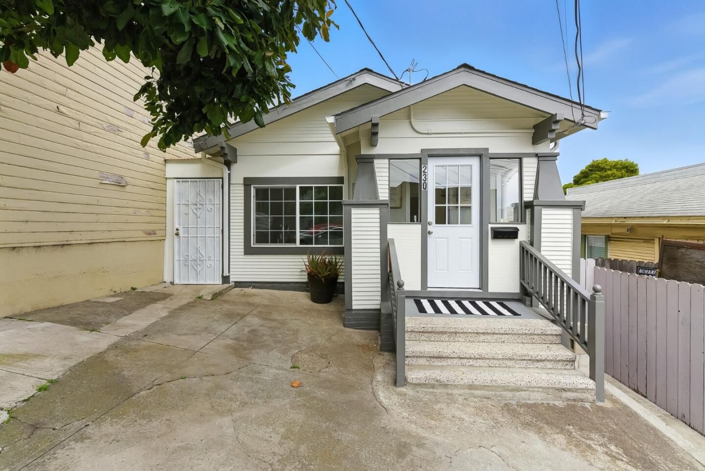 Property Photo: 230 Rhine Street CA 94112