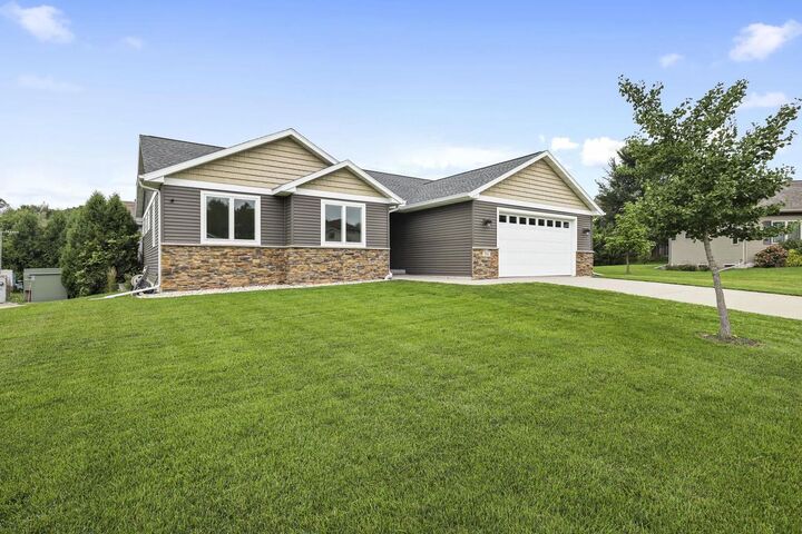 Property Photo:  816 Haskell Court  WI 53589 