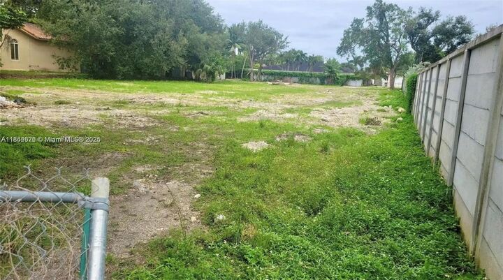 Property Photo:  7775 SW 122nd Ave  FL 33183 