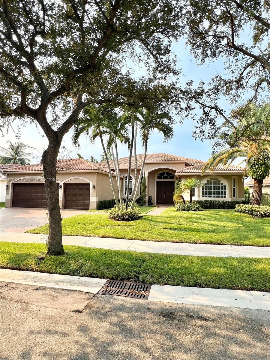 Property Photo: 3806 Oak Ridge Cir 3806 FL 33331