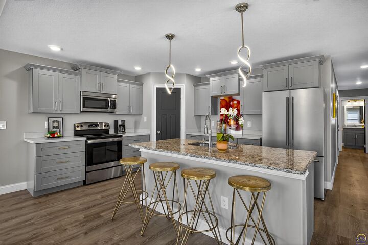 Property Photo: 3751 SW Summerfield Dr KS 66610