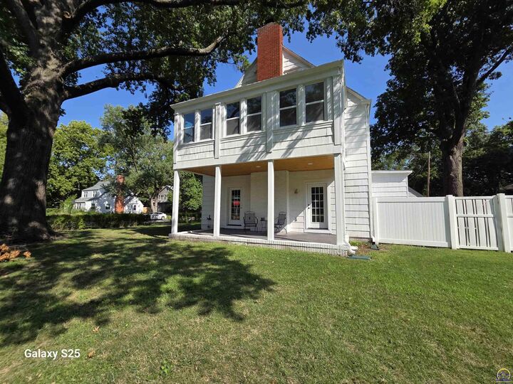 Property Photo:  1432 SW Macvicar Ave  KS 66604 