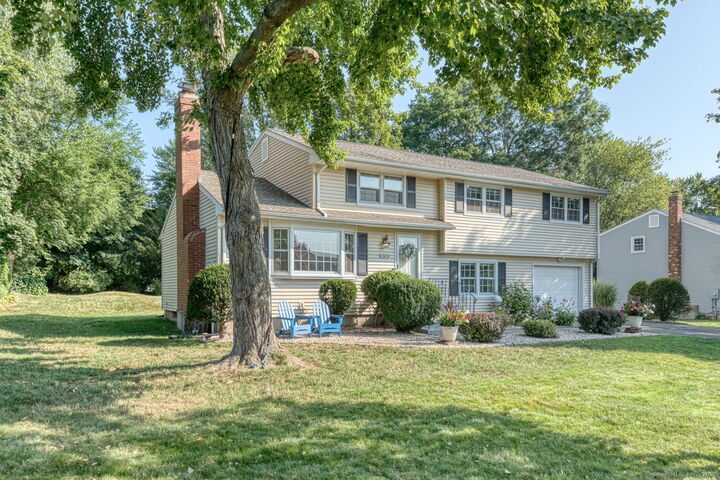 Property Photo: 898 Cloverdale Circle CT 06109
