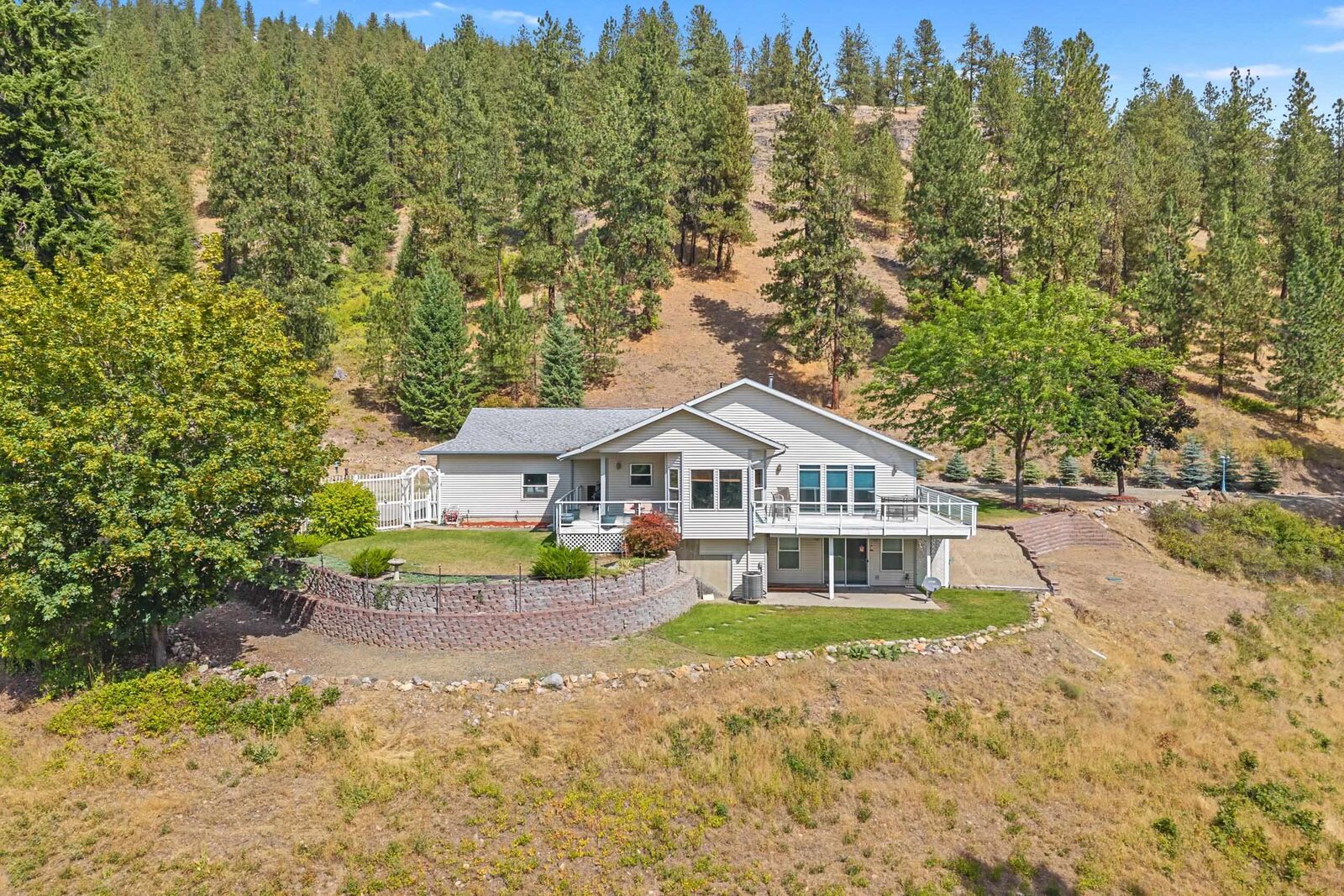 Property Photo: 2024 Summit Valley Q Rd WA 99101