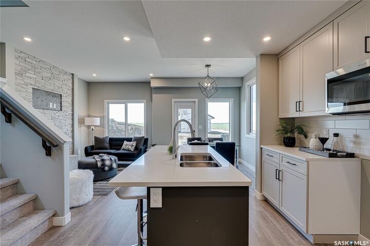 Property Photo: 463 Doran Crescent SK S7V 1W2