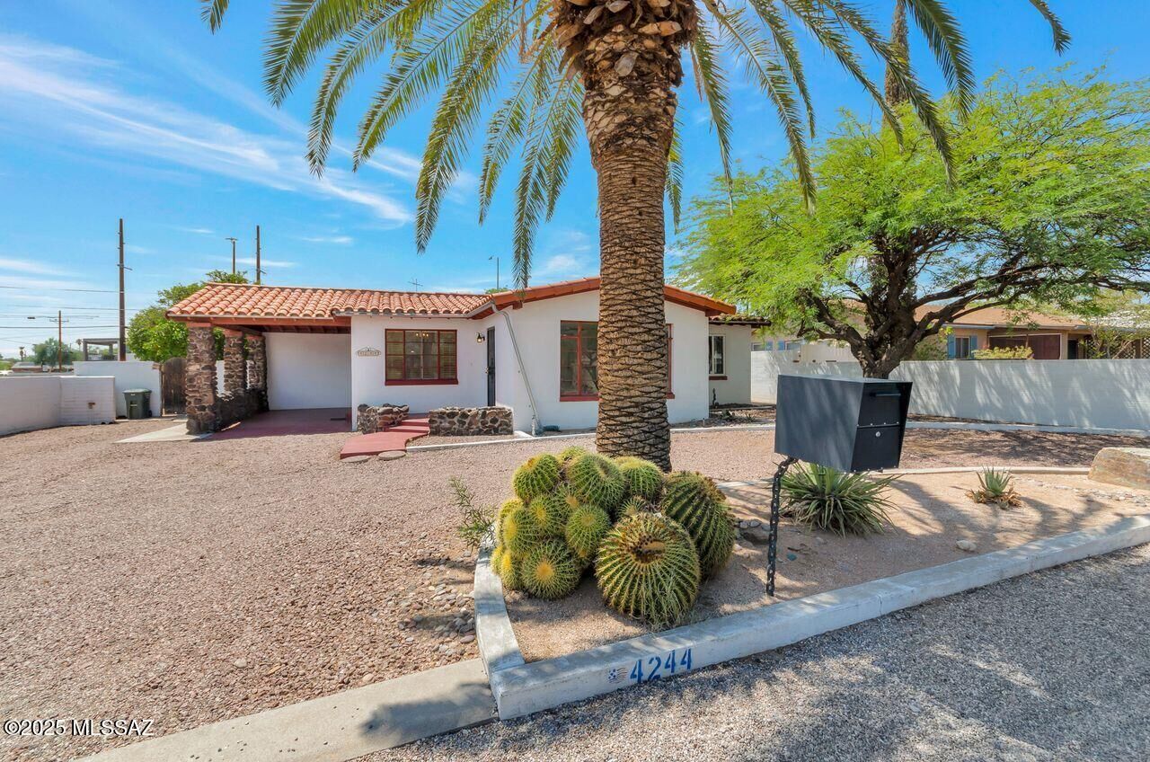 Property Photo: 4244 E Kings Road AZ 85711