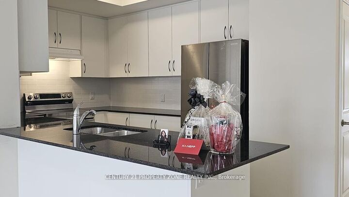 Photo de la propriété:  25 Knotsberry Circle 81  ON L6Y 6G1 