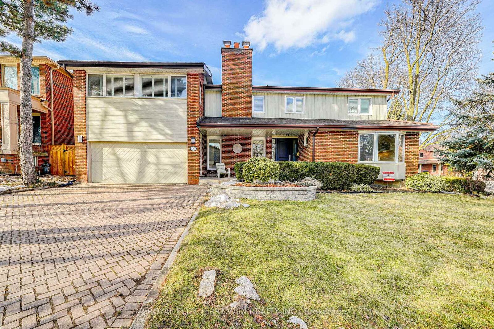 Property Photo: 36 Cheval Drive ON M3B 1R6