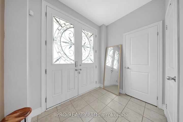 Property Photo: 12 Goodsway Street ON L7A 4A3