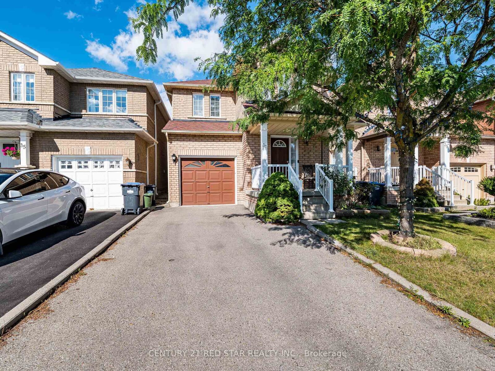 Property Photo: 37 Oakmeadow Drive ON L7A 2M1