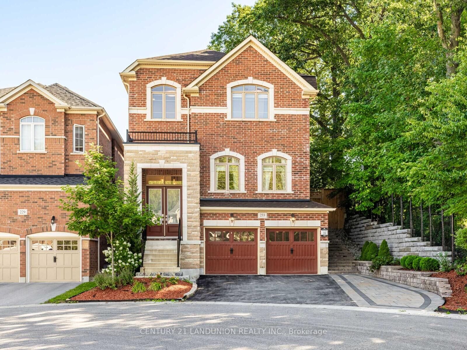Property Photo: 233 Butternut Ridge Trail ON L4G 3P1
