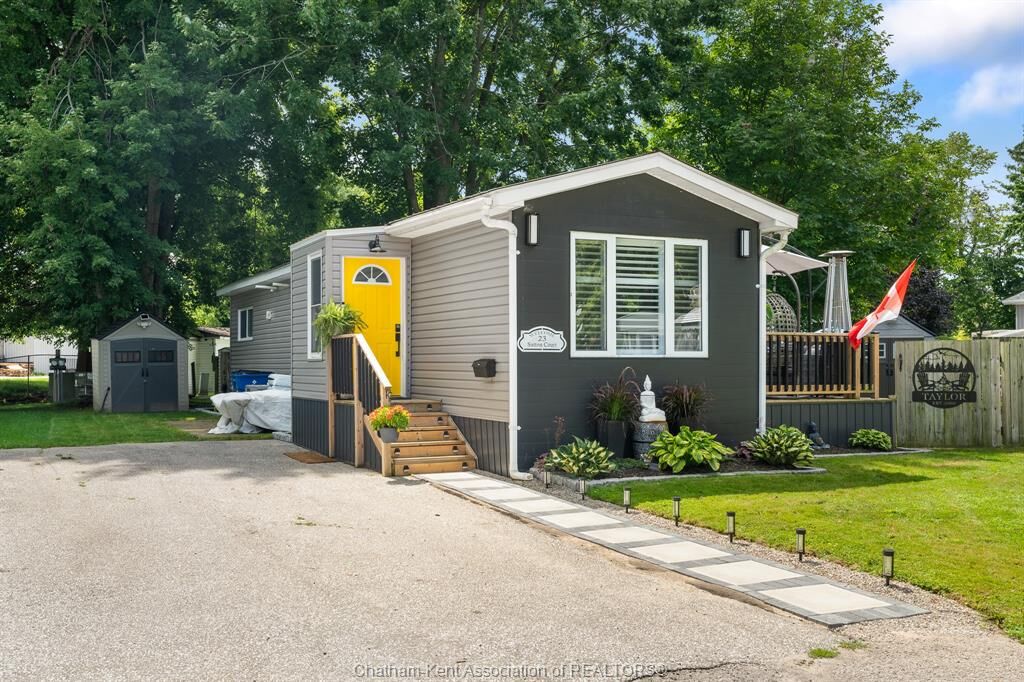Photo de la propriété: 23 Sutton Court ON N7L 4G4