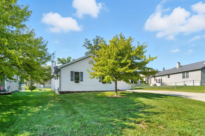 Property Photo: 206 White Oaks Court OH 43348