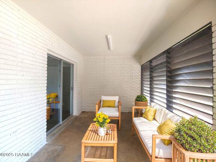 Property Photo: 306 Claymore Drive LA 70503
