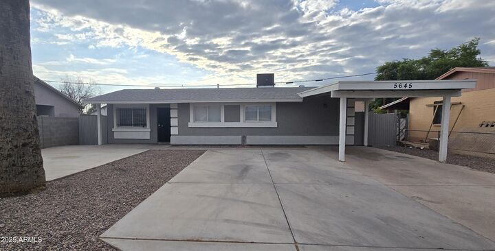 5645 S 13th Way  Phoenix AZ 85040 photo