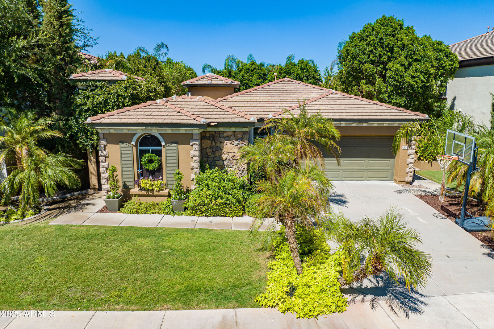 Property Photo: 904 E Mead Drive AZ 85249