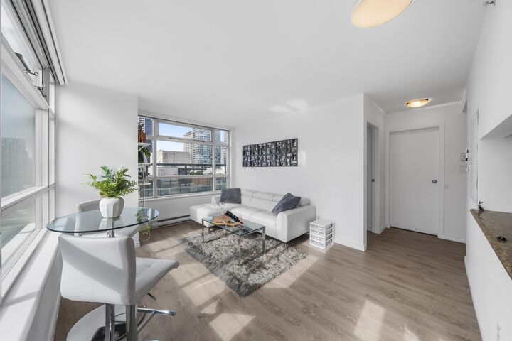 Property Photo: 438 Seymour Street 1709 BC V6B 6H4