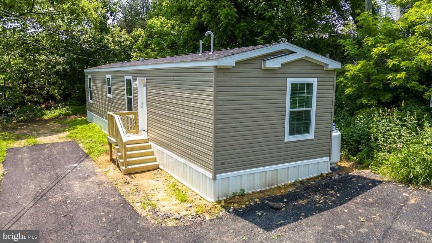 Property Photo: 465 Royal Manor Road Lot 2 PA 18042