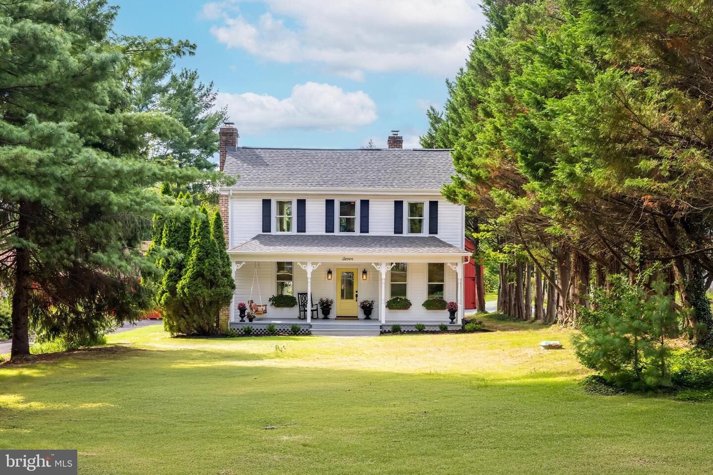 Property Photo: 7 E Loudoun Street VA 20141