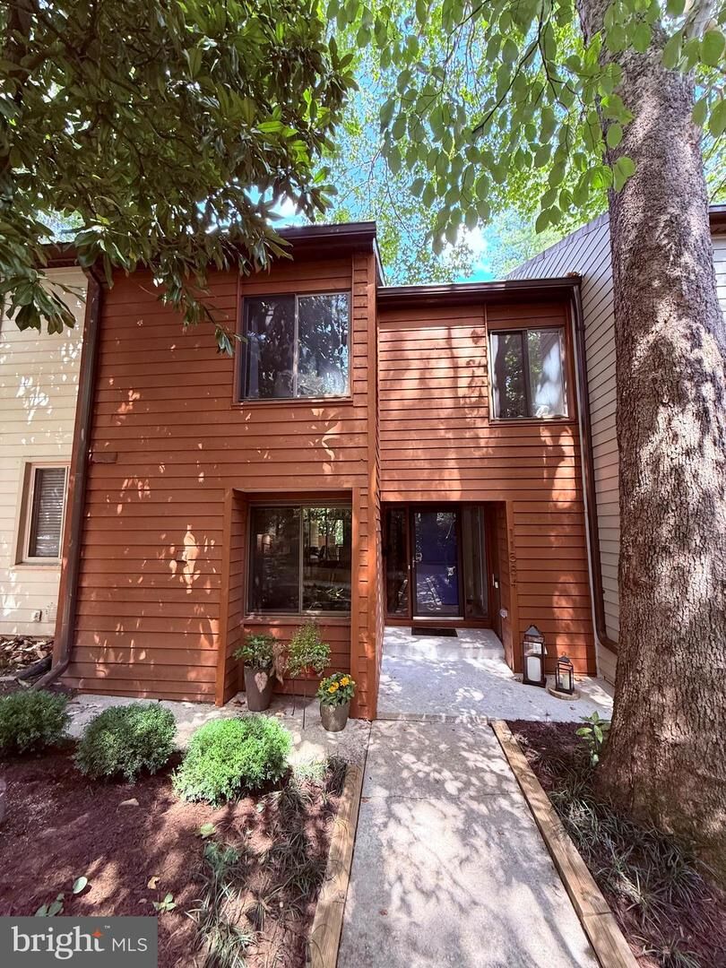 Property Photo: 11584 Woodhollow Court VA 20191