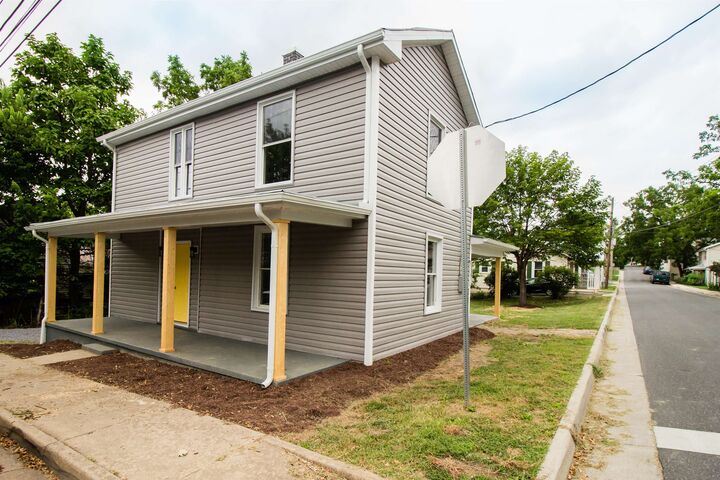 Property Photo:  302 Bruce St W  VA 22801