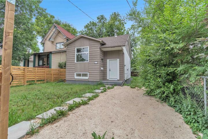 Photo de la propriété: 507 Burrows Avenue MB R2W 2A3