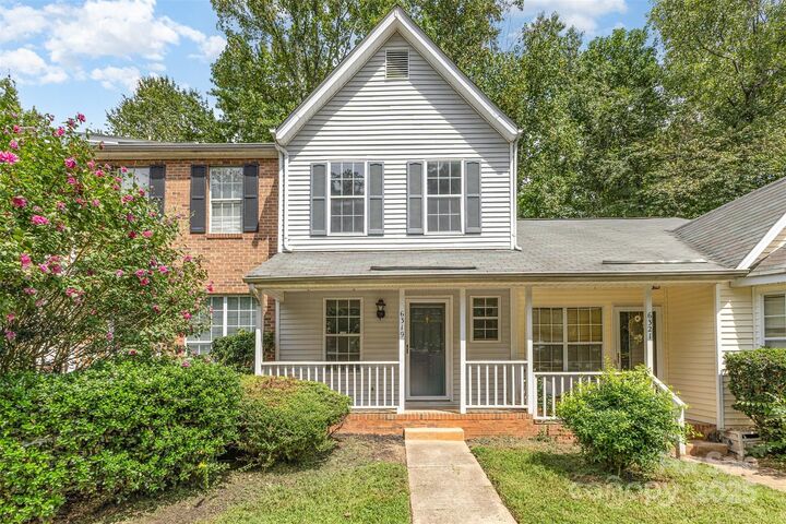 Property Photo: 6319 Windsor Gate Lane NC 28215