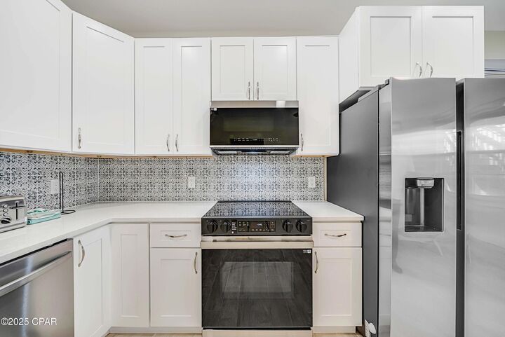 Property Photo: 5805 Hilltop Ave Apt1 FL 32408