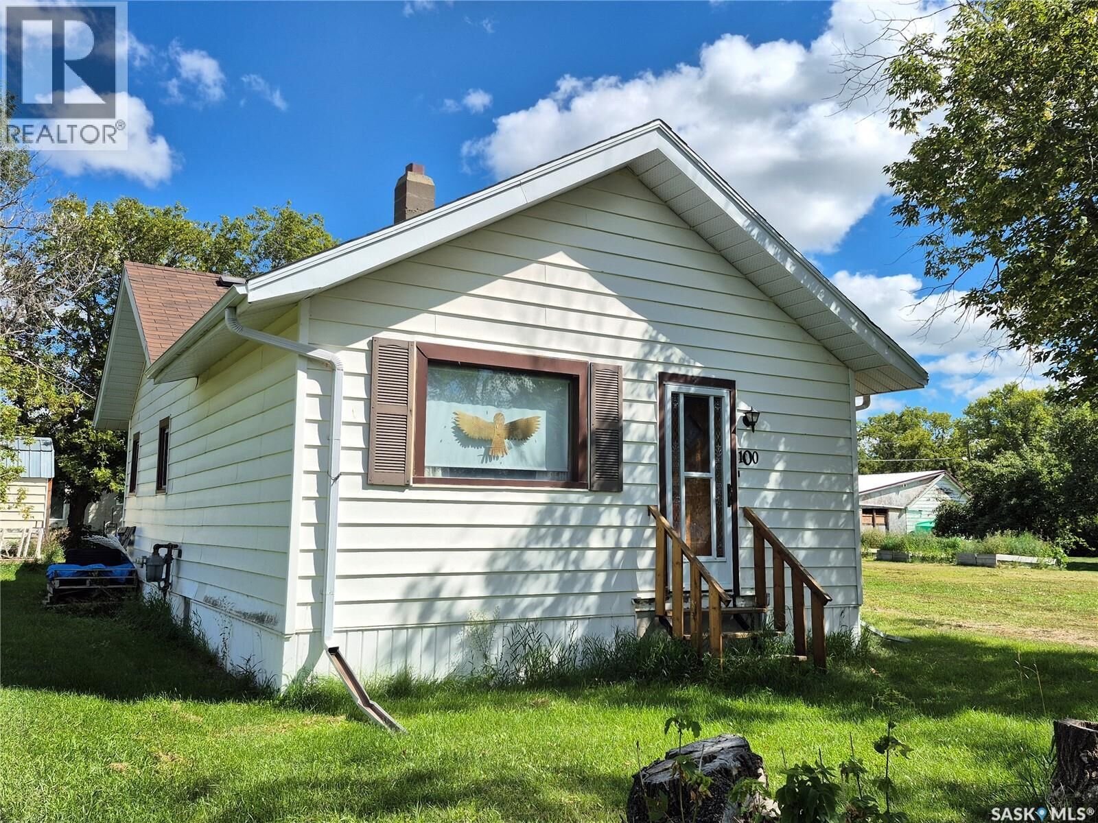 Property Photo:  100 3rd Street W  SK S0C 0K0 