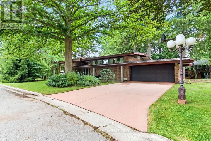 Property Photo: 7 & 9 Lisgar Court ON N4G 1N6