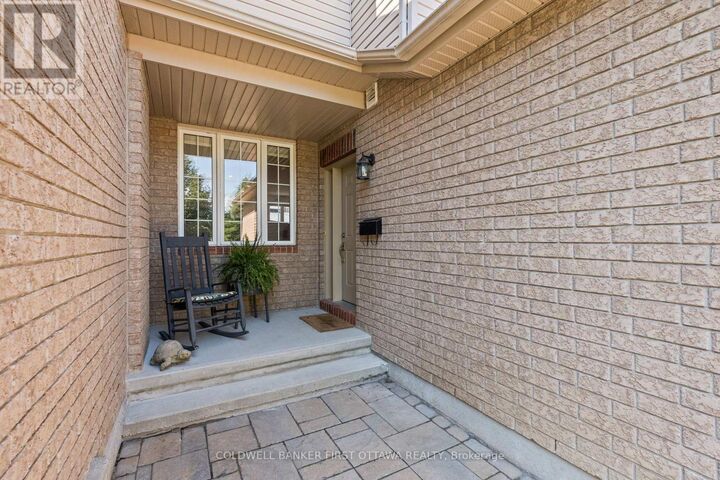 Property Photo: 280 Applecross Crescent ON K2K 0C4