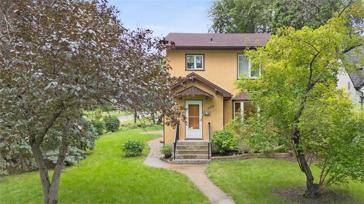 206 Balfour Avenue  Winnipeg MB R3L 1N5 photo