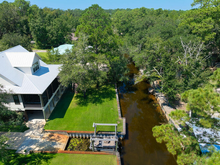 Property Photo:  400 Pitts Bayshore Drive  FL 32439 