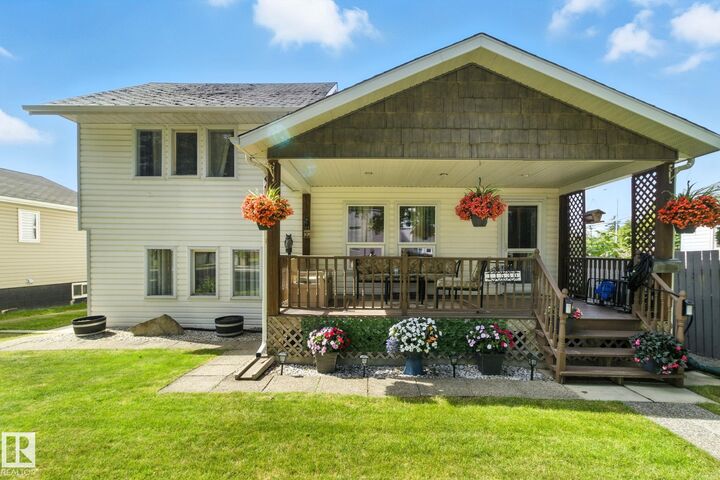 Property Photo: 11530 71 Street NW AB T5B 1V9