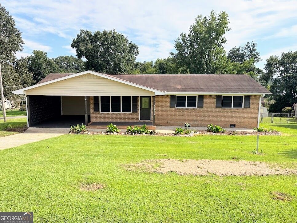 Property Photo: 1422 Clairmont Drive AL 36277