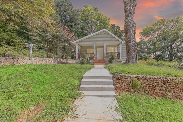Property Photo: 2718 Durand Avenue TN 37406
