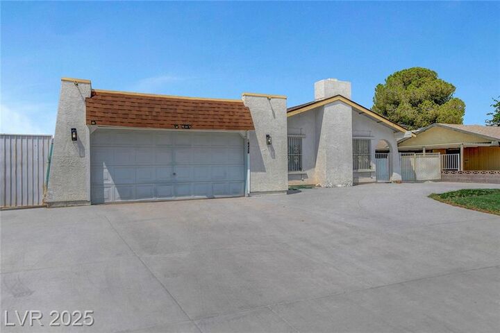 Property Photo: 6426 Tanager Way NV 89103