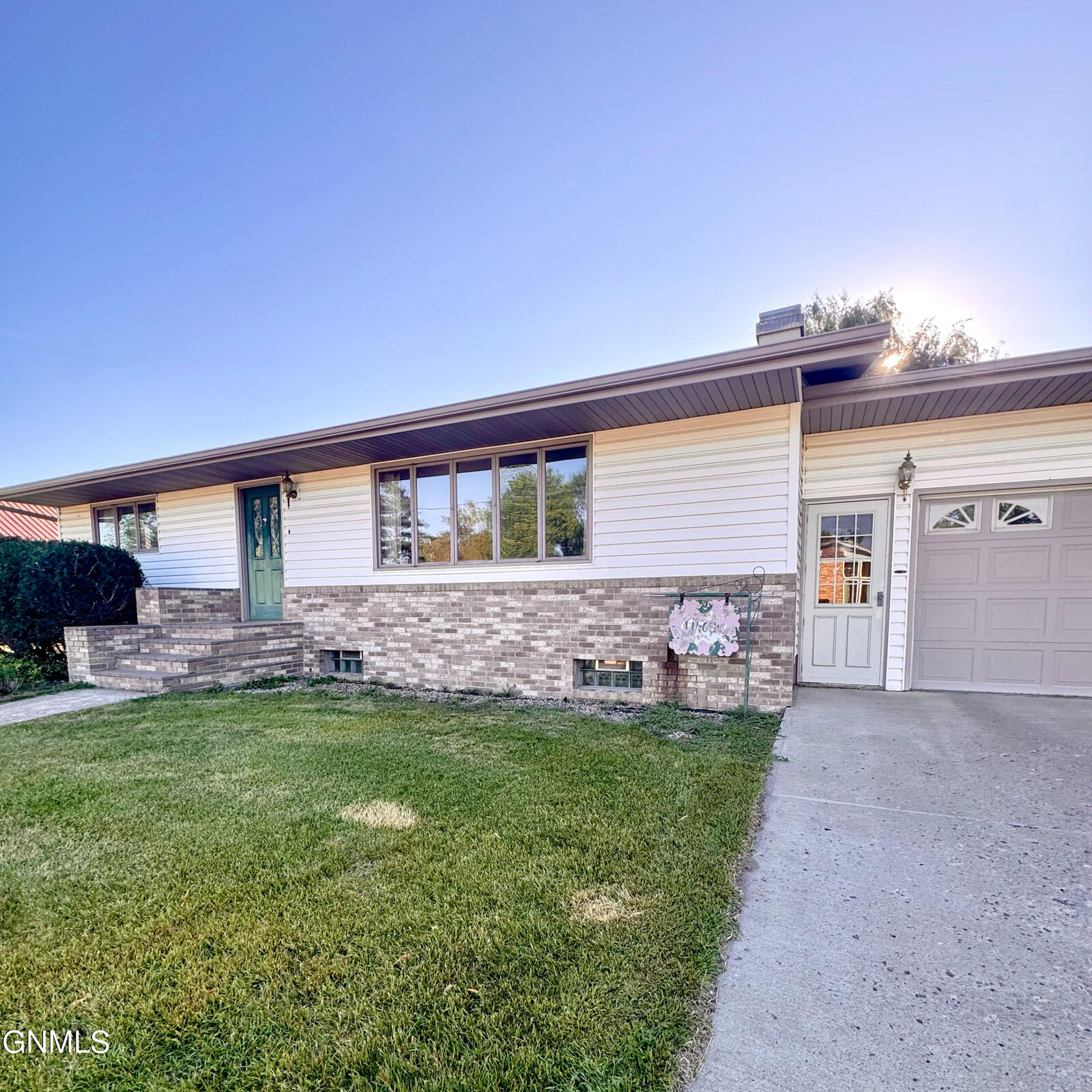 Property Photo:  615 Broadway  ND 58561 