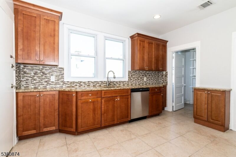 Property Photo: 563 Spruce Ave NJ 07027