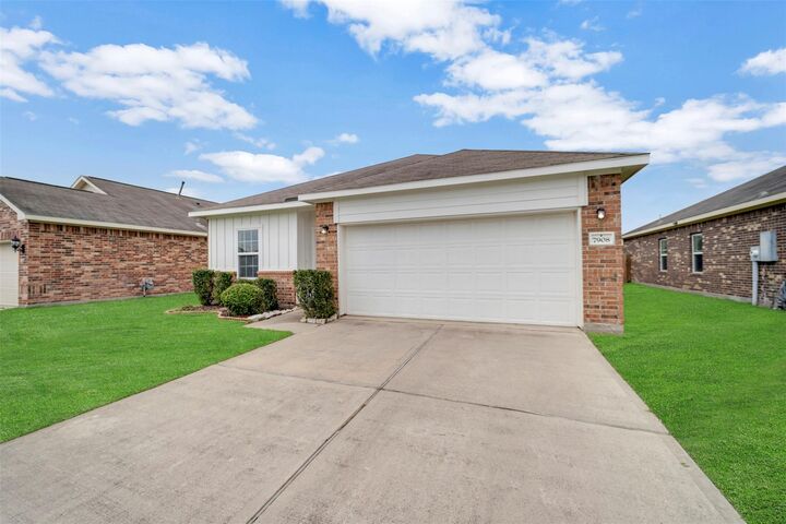 Property Photo: 7908 Beryl Court TX 77591