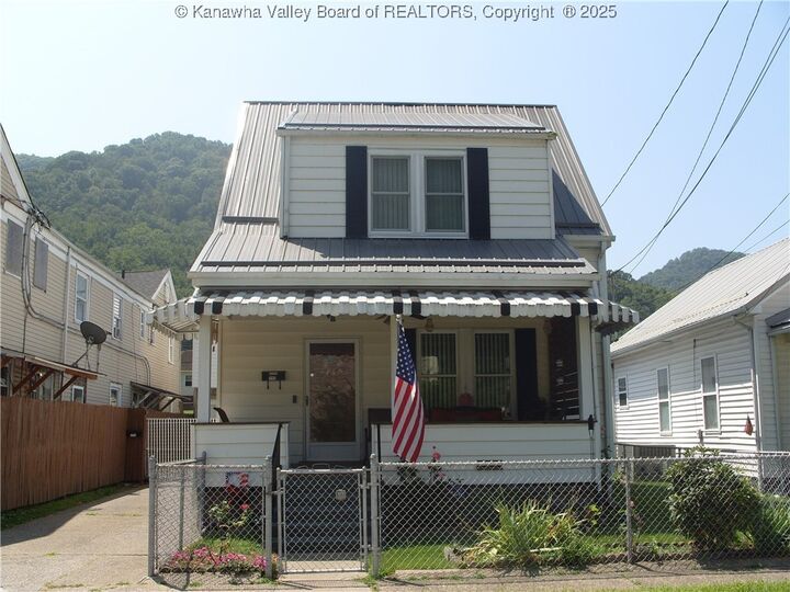 717 5th Avenue  Montgomery WV 25136 photo