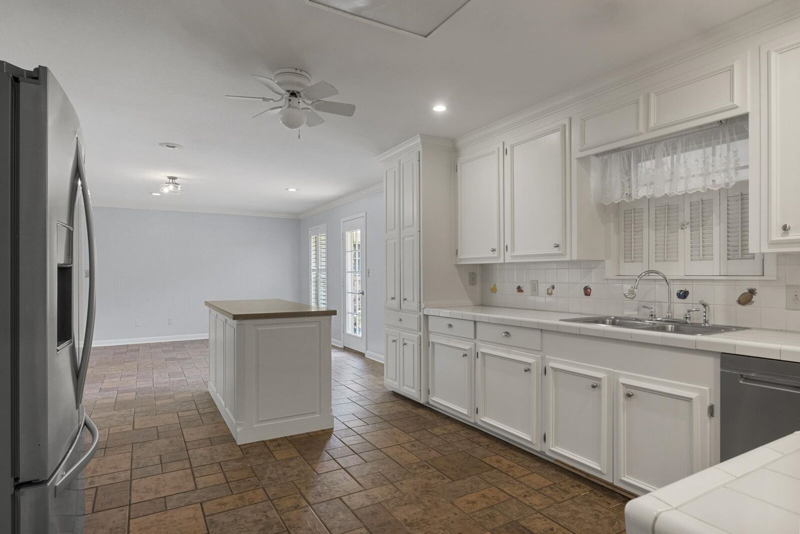 Property Photo:  909 Elizabeth St  TX 75644 